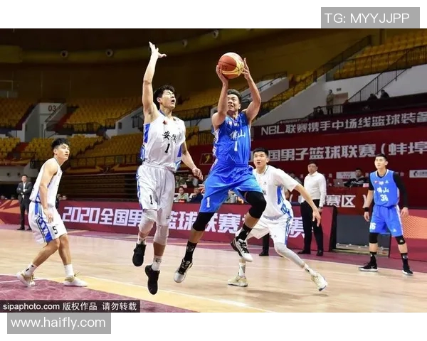 佛山队与文一队激战正酣NBL赛场精彩对决引人瞩目 佛山队与文一队激战正酣NBL赛场精彩对决引人瞩目